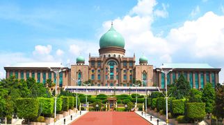 Putrajaya City Tour with Traditional Boat Cruise